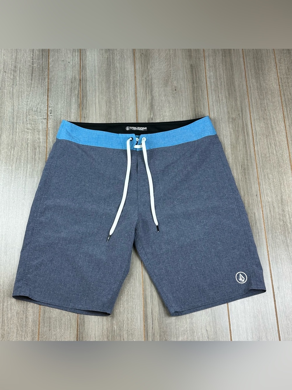 Volcom Board Shorts 36 drawstring 4 Way Stretch Blue